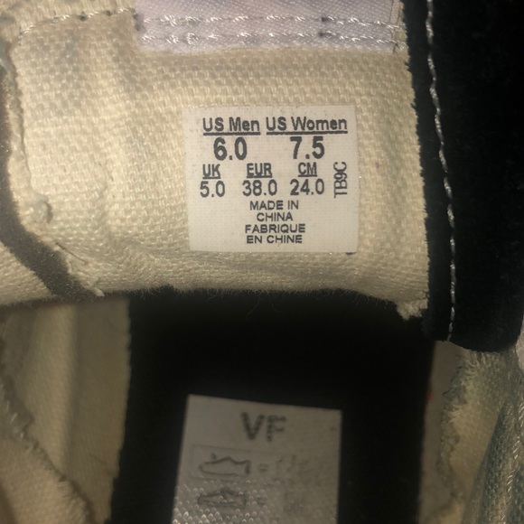 Vans - Picture 3 of 3